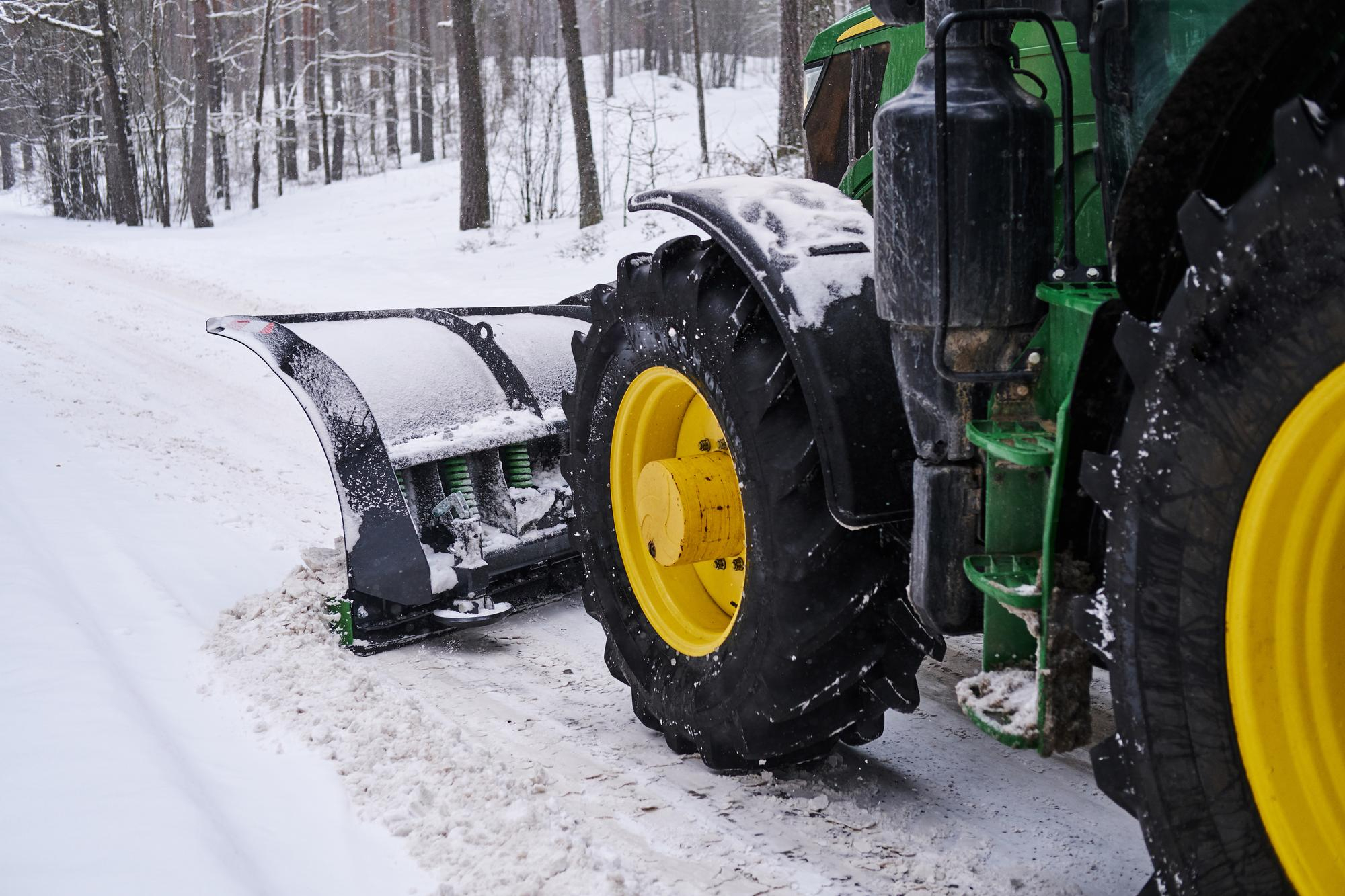 Du betrachtest gerade Winterdienst – Sicher durch Schnee und Eis